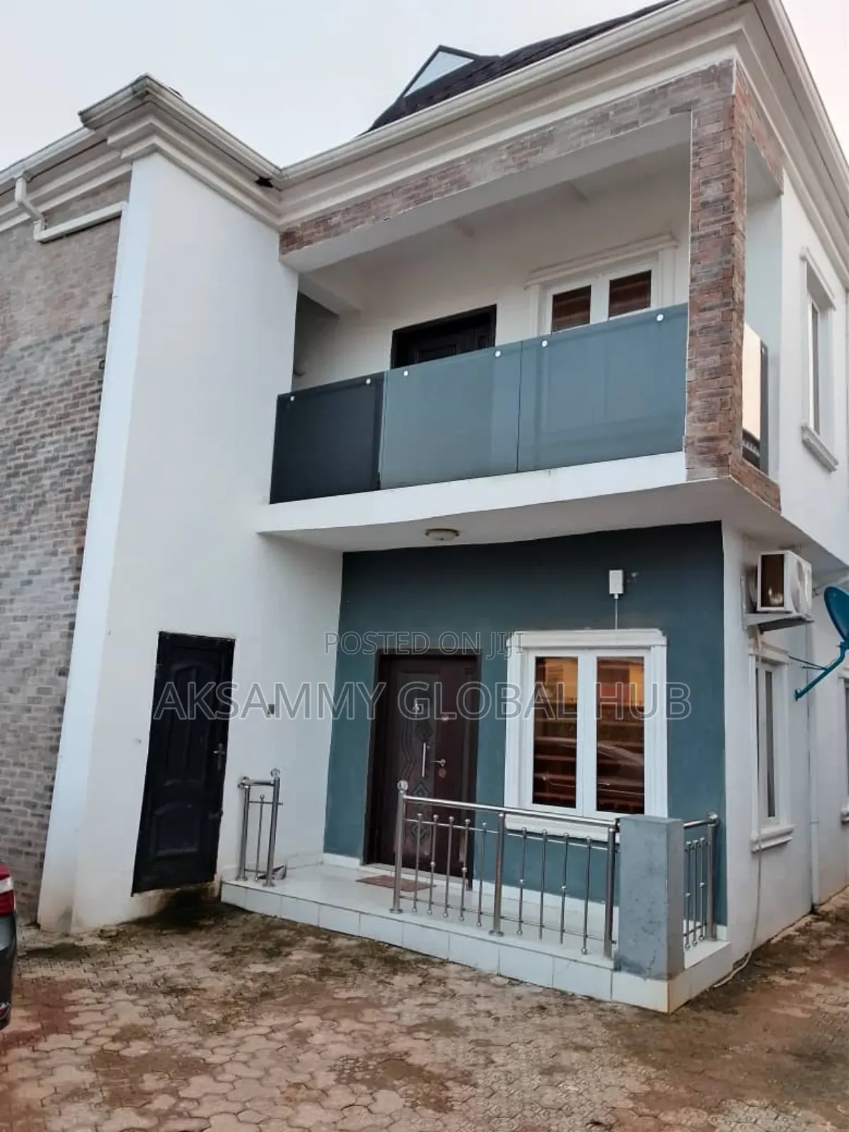 8bdrm Block of Flats in Bodija, Ibadan for sale in Ibadan