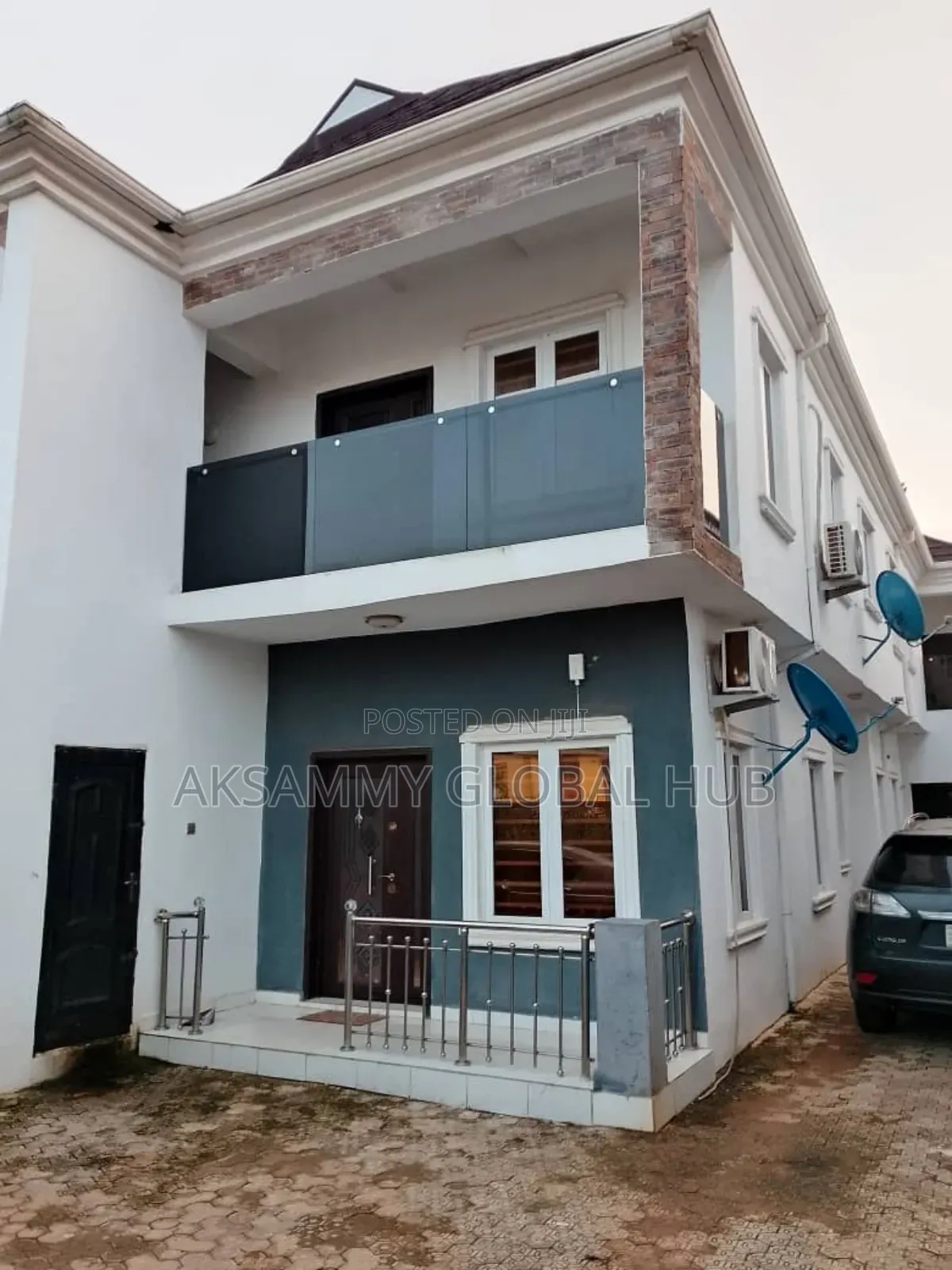8bdrm Block of Flats in Bodija, Ibadan for sale in Ibadan