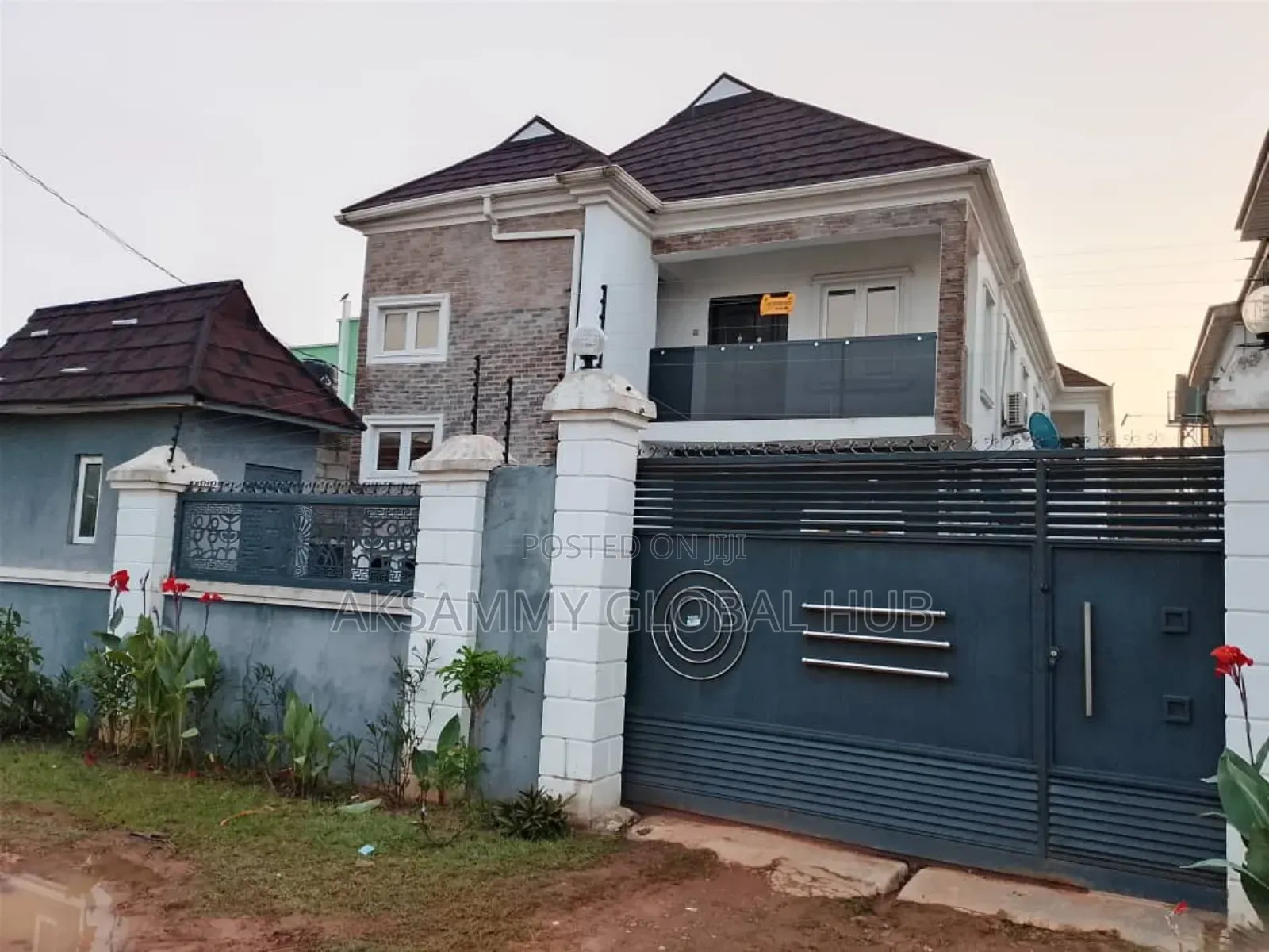 8bdrm Block of Flats in Bodija, Ibadan for sale in Ibadan