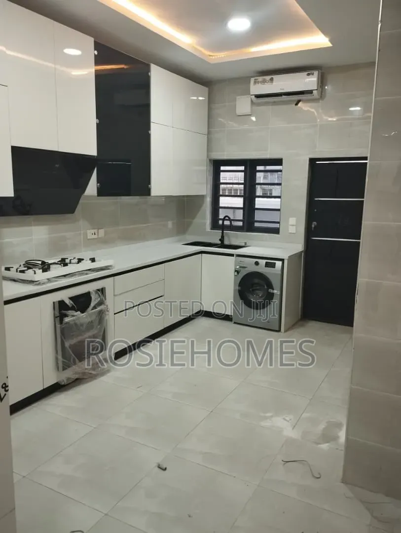 4bdrm Duplex in Light Estate, Adeola Odeku for rent in Adeola Odeku