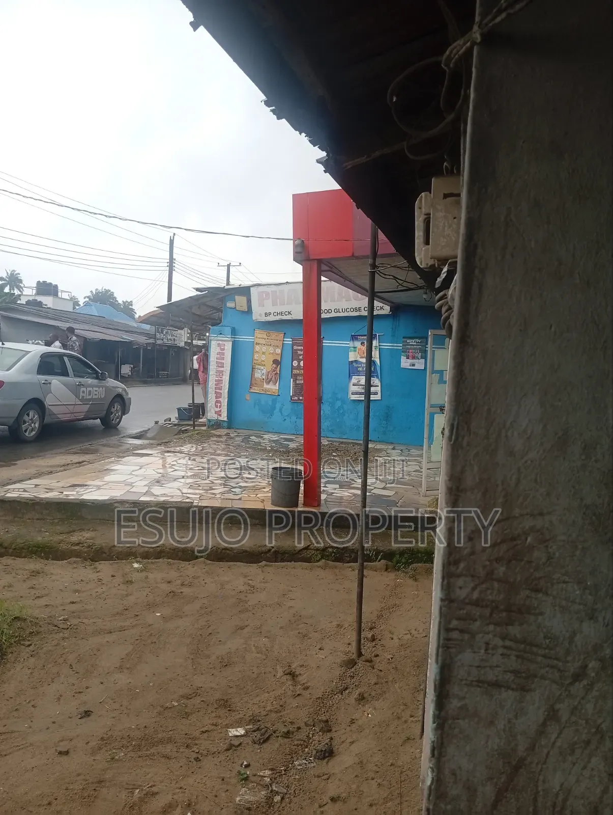 10bdrm Bungalow in Ekpri Nsukara, Uyo for sale in Uyo