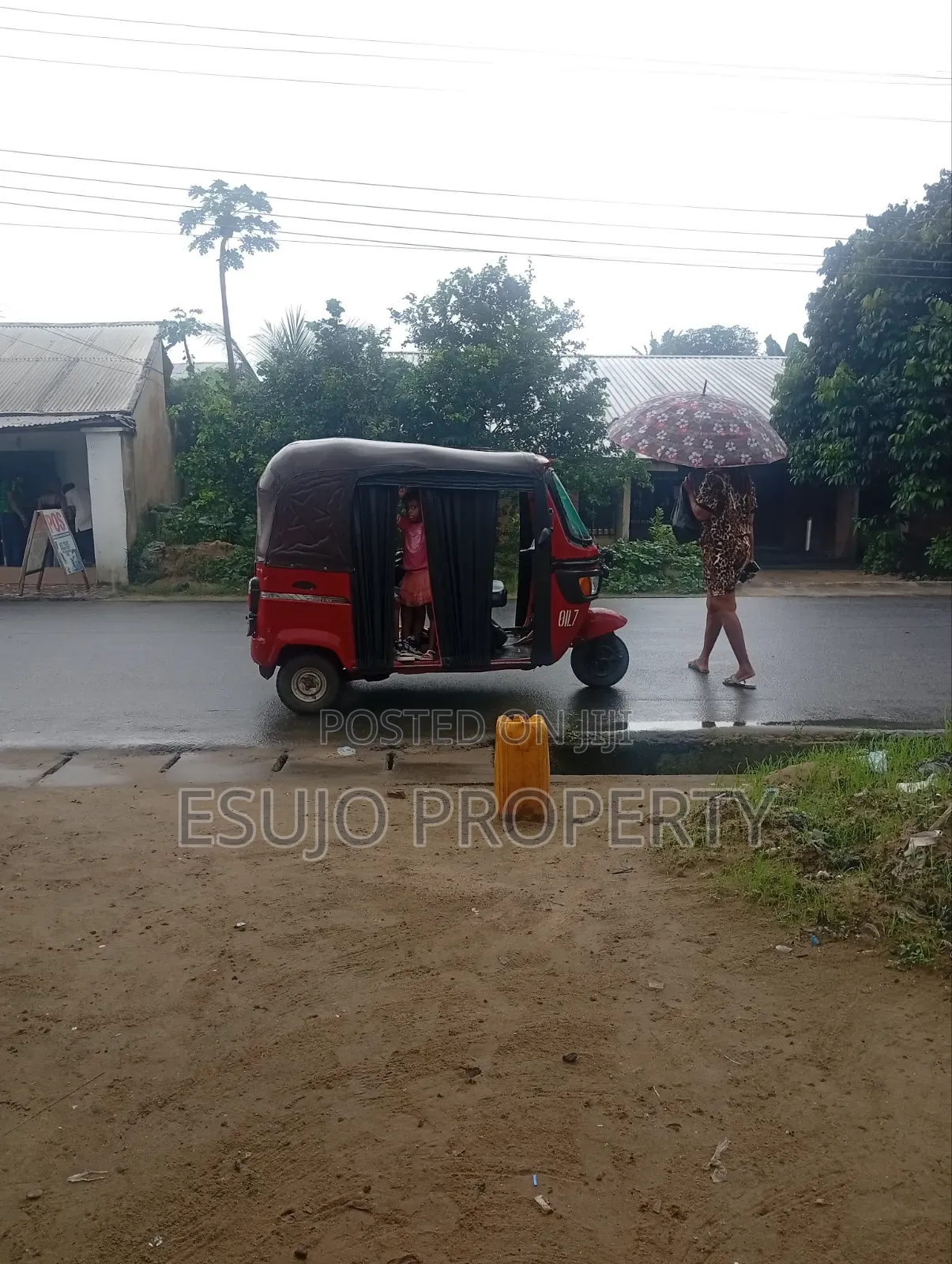 10bdrm Bungalow in Ekpri Nsukara, Uyo for sale in Uyo