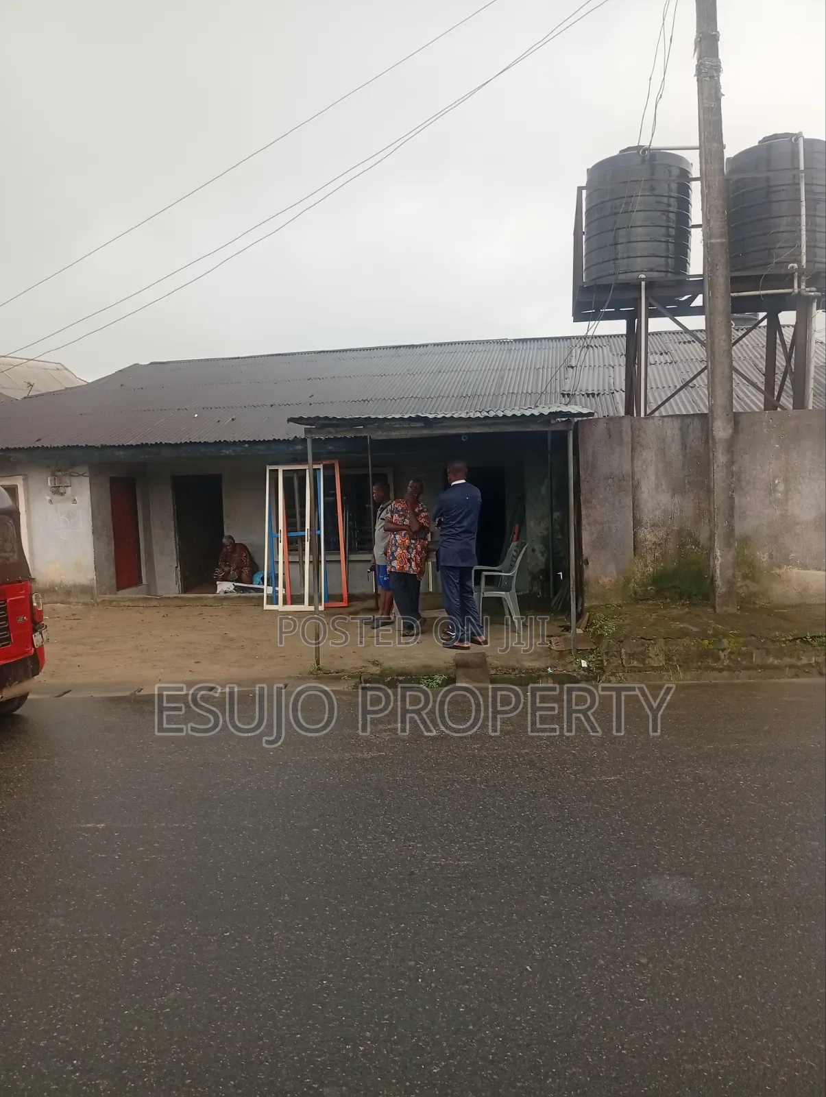 10bdrm Bungalow in Ekpri Nsukara, Uyo for sale in Uyo