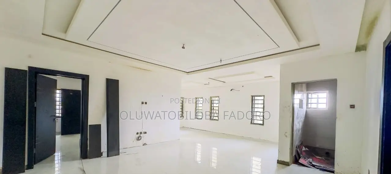3bdrm Apartment in Iseri Olofin for sale in Iseri Olofin