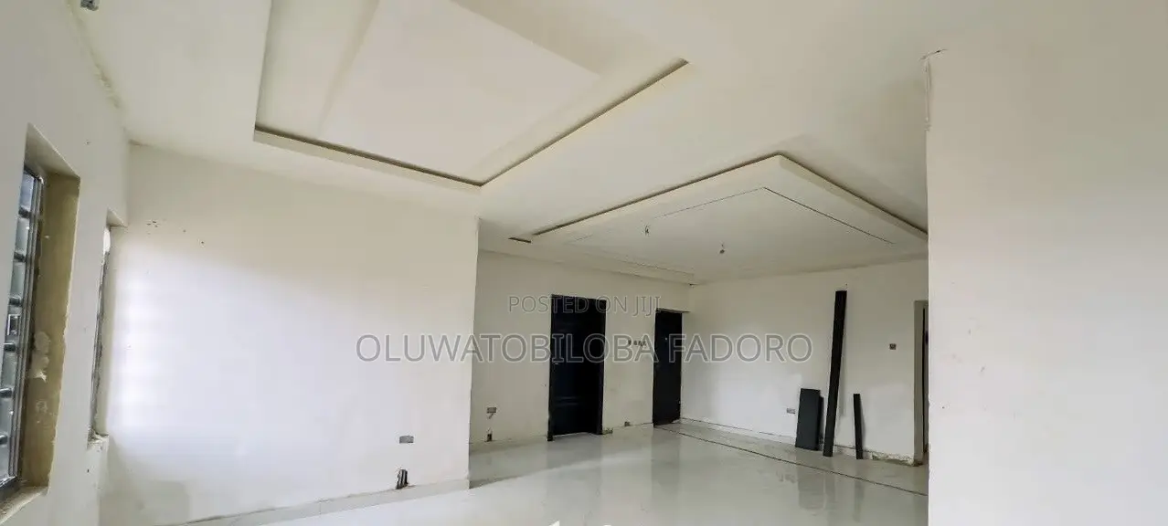3bdrm Apartment in Iseri Olofin for sale in Iseri Olofin
