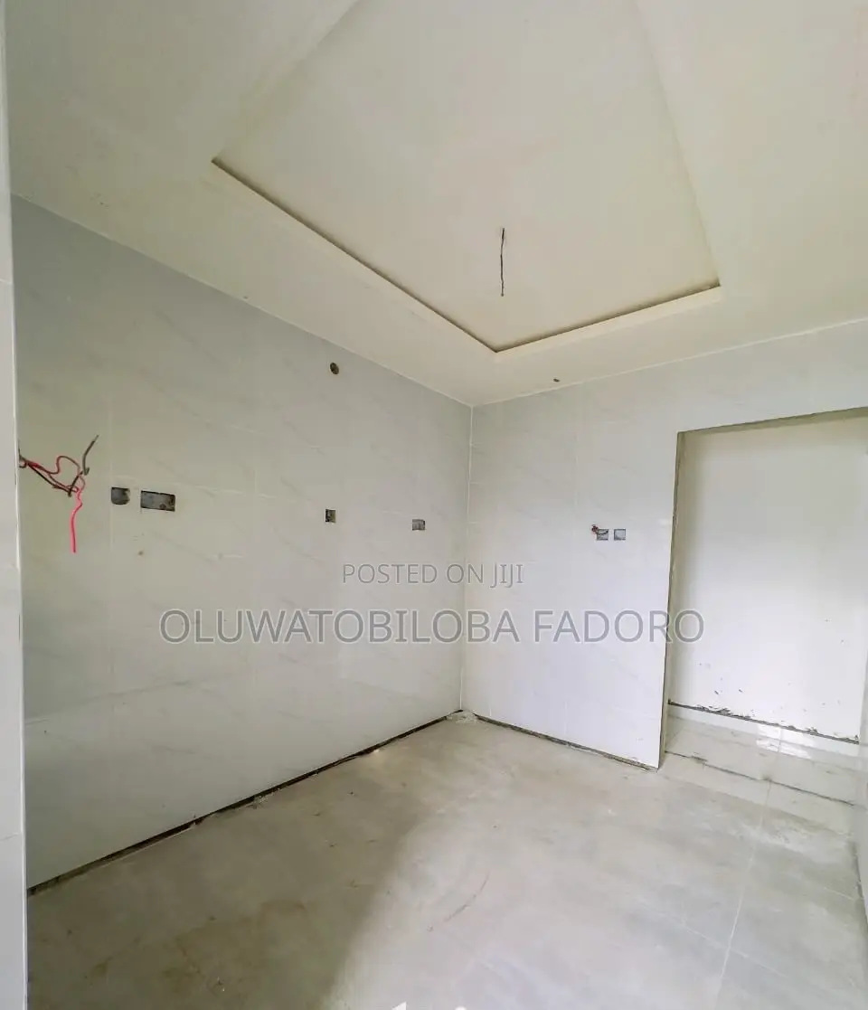 3bdrm Apartment in Iseri Olofin for sale in Iseri Olofin