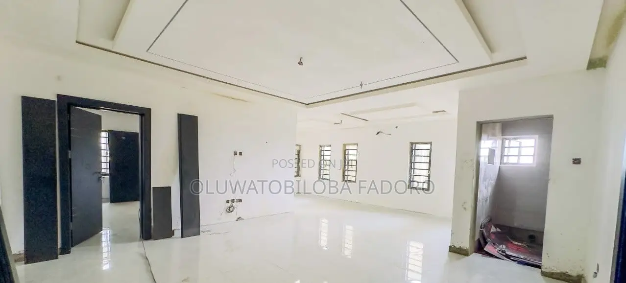 3bdrm Apartment in Iseri Olofin for sale in Iseri Olofin