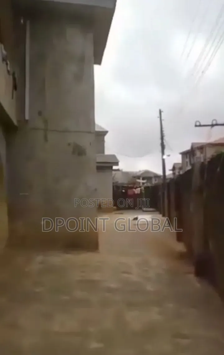 10bdrm Block of Flats in In Estate, Baruwa for sale in Baruwa