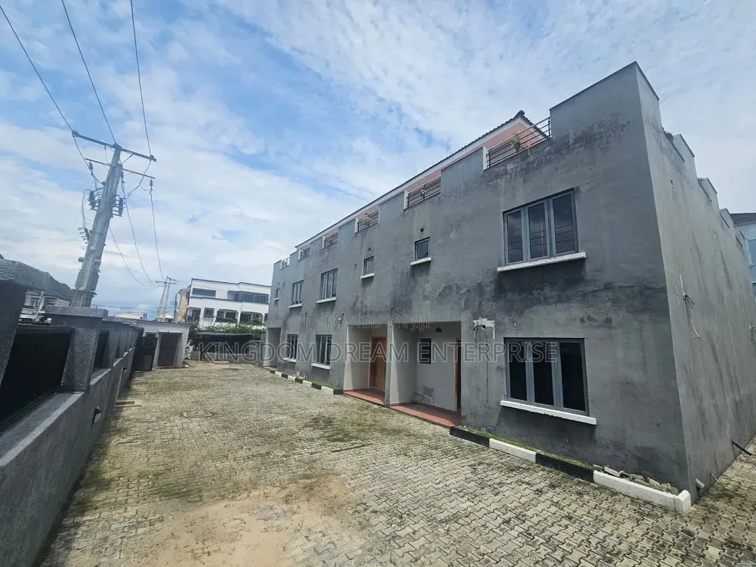 3bdrm Townhouse / Terrace in Bera Estate Chevron for rent in Chevron