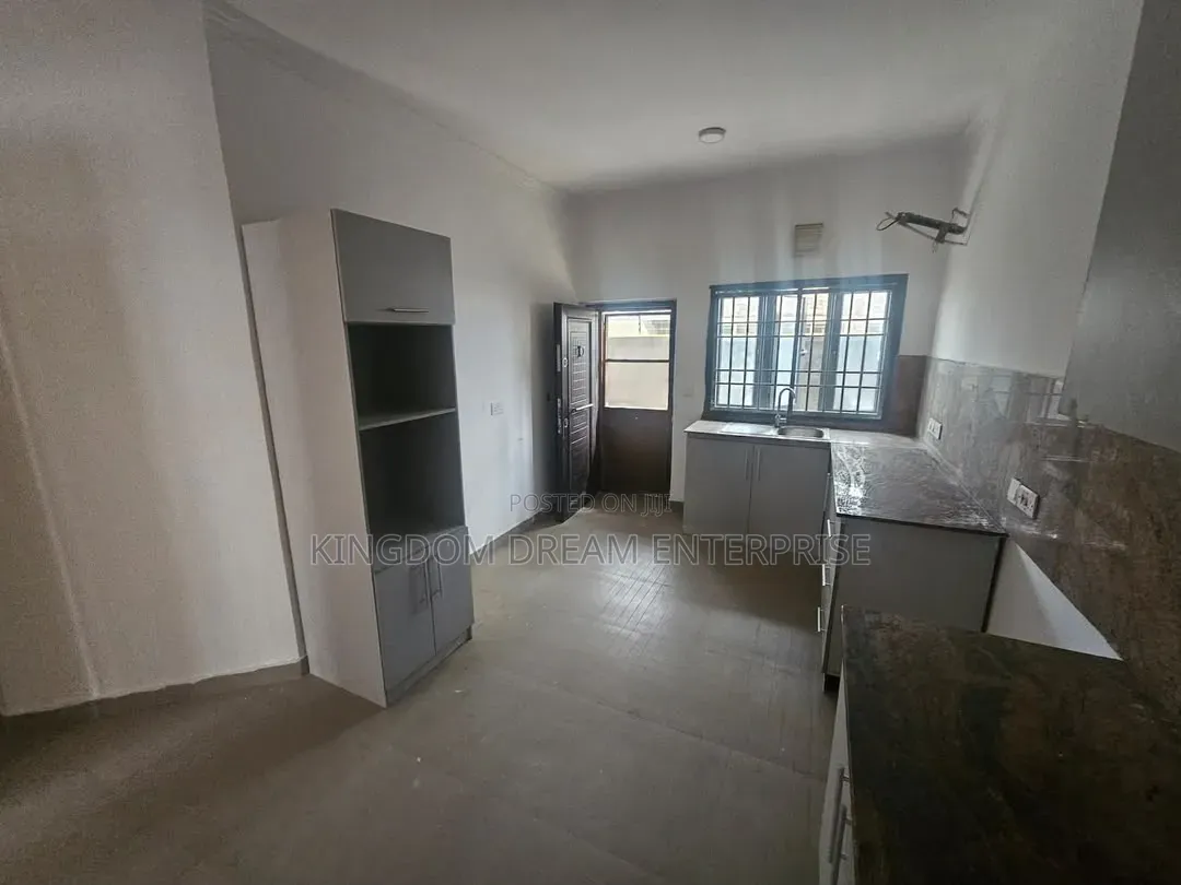 3bdrm Townhouse / Terrace in Bera Estate Chevron for rent in Chevron