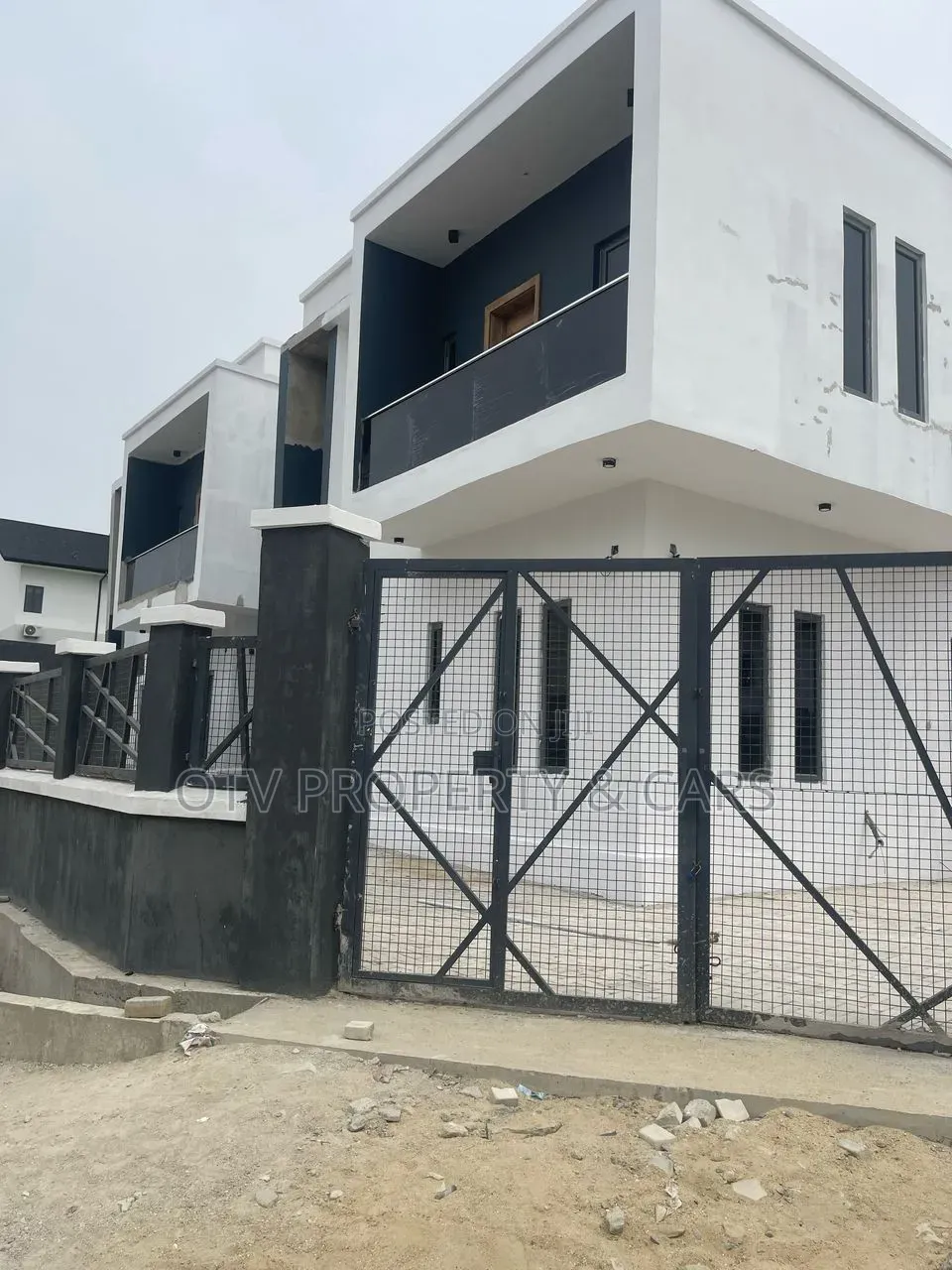 5bdrm Duplex in Off Lekki-Epe Expressway for sale in Off Lekki-Epe Expressway