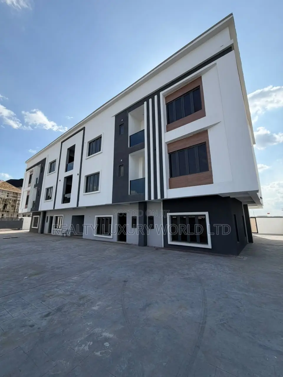 3bdrm Townhouse/Terrace in Wuye for sale in Wuye
