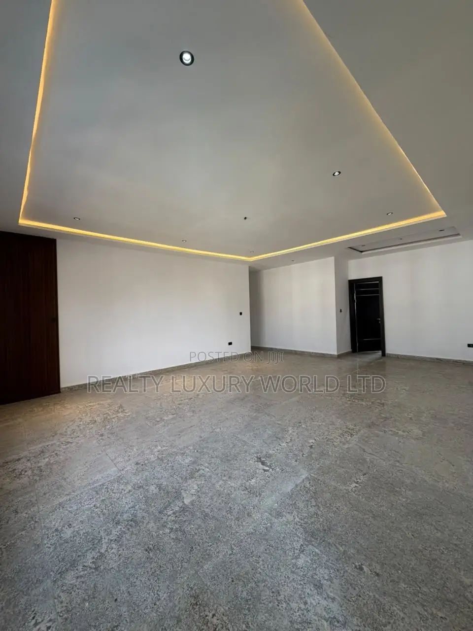 3bdrm Townhouse/Terrace in Wuye for sale in Wuye