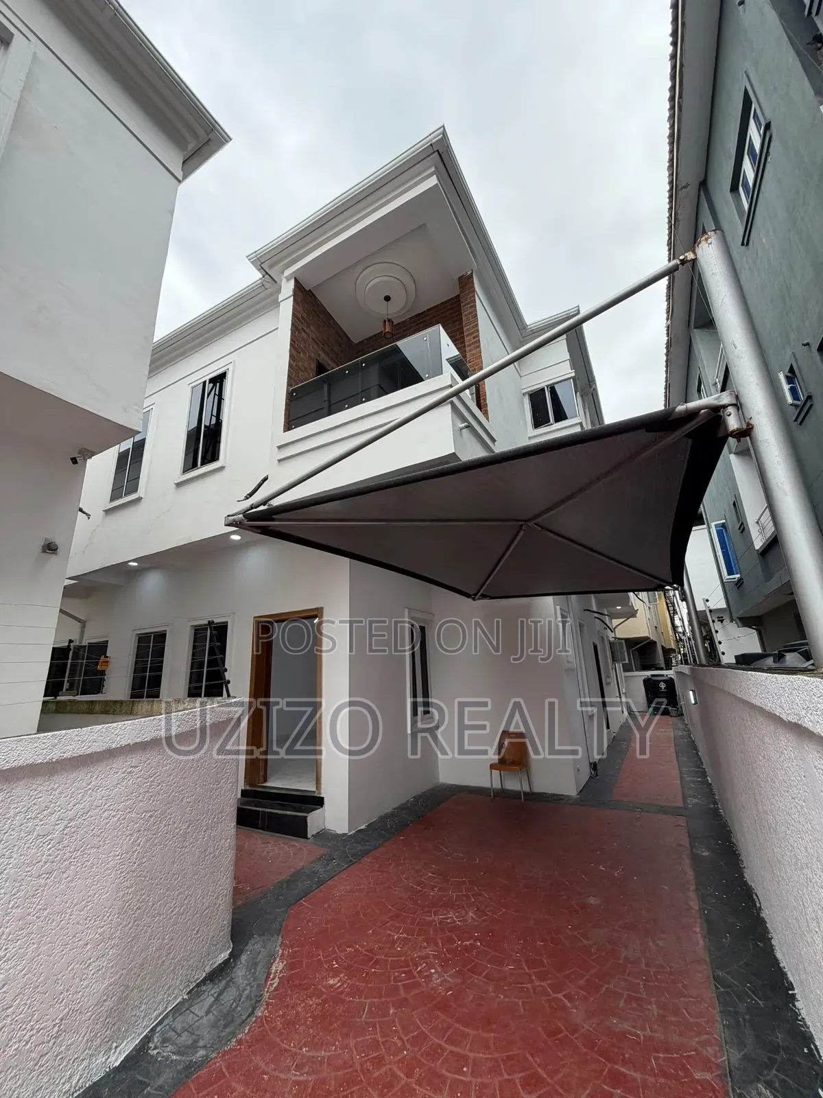4bdrm Duplex in Chevron for sale in Chevron
