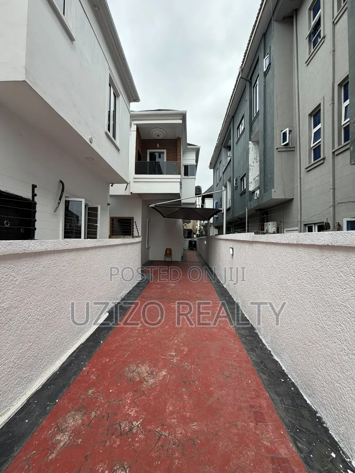 4bdrm Duplex in Chevron for sale in Chevron