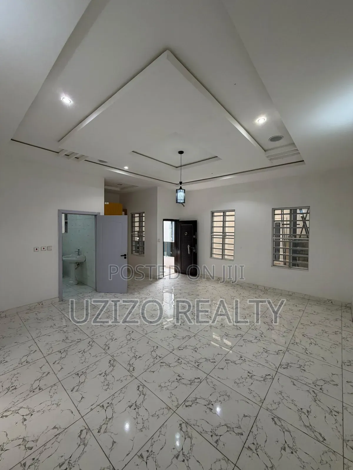 4bdrm Duplex in Chevron for sale in Chevron