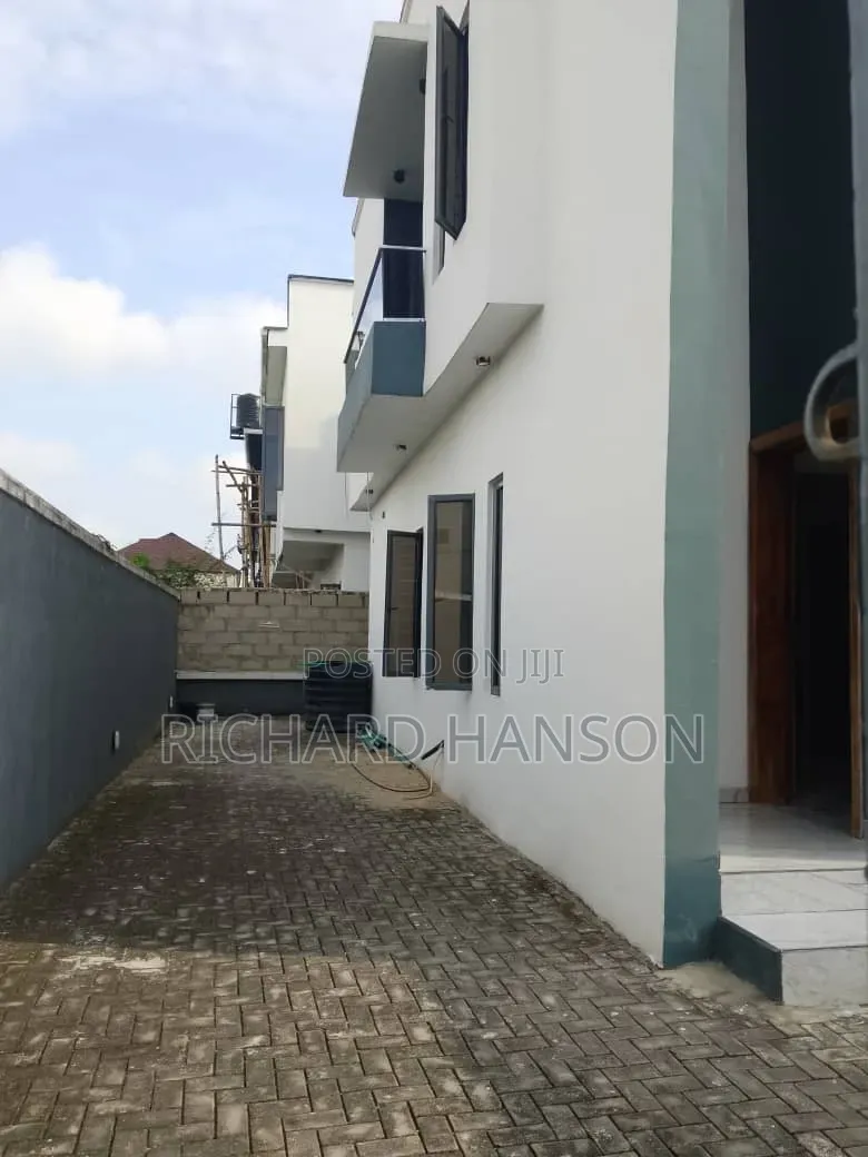 5bdrm Duplex in Secured, Abraham Adesanya Estate for sale in Abraham Adesanya Estate