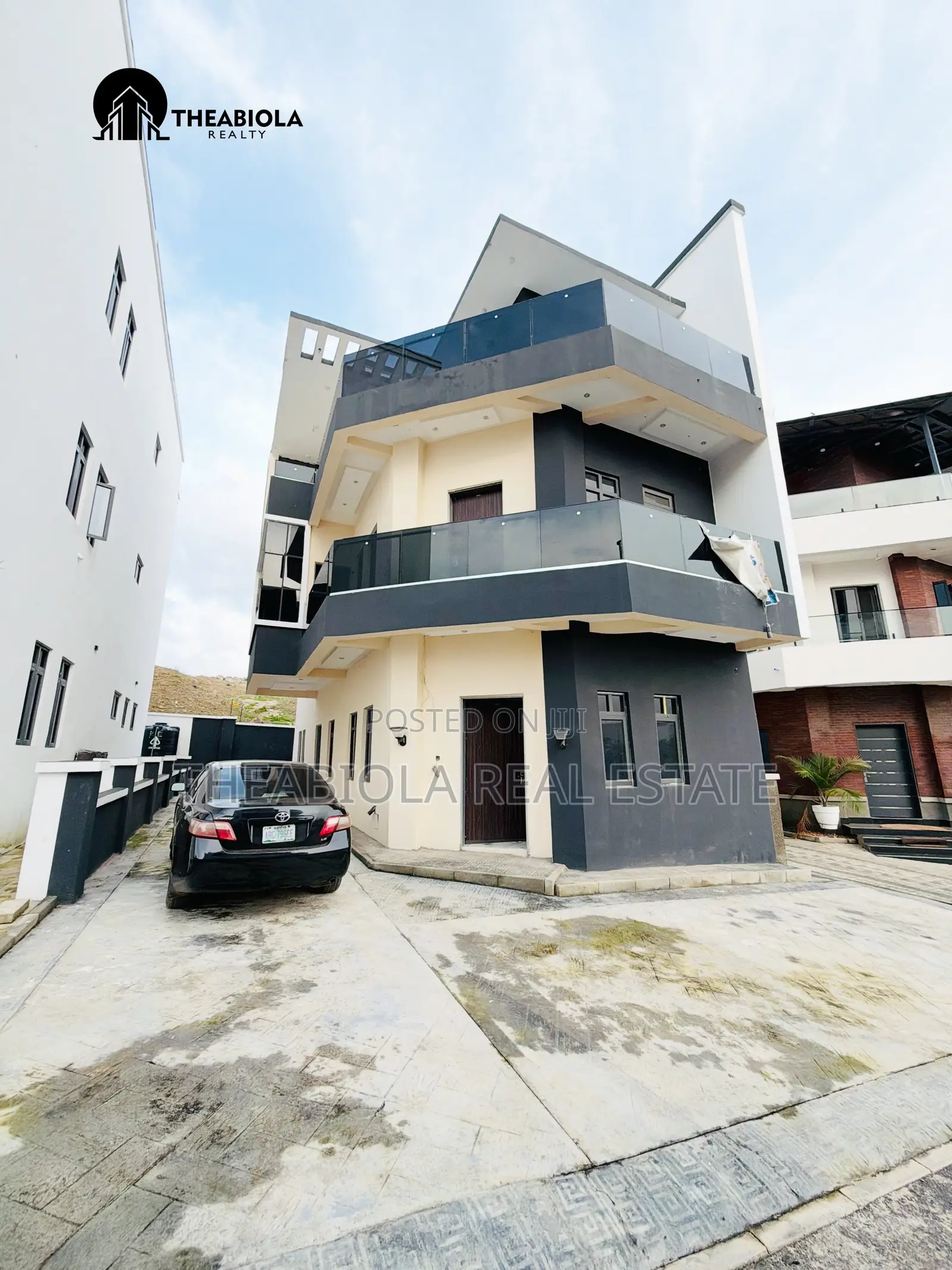 4bdrm Duplex in Guzape, Abuja for sale in Guzape District