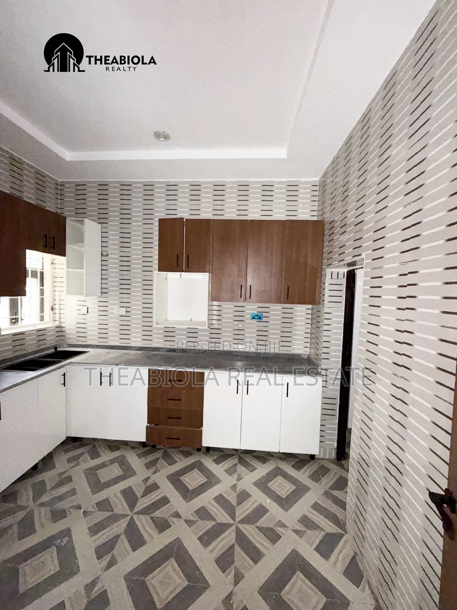 4bdrm Duplex in Guzape, Abuja for sale in Guzape District