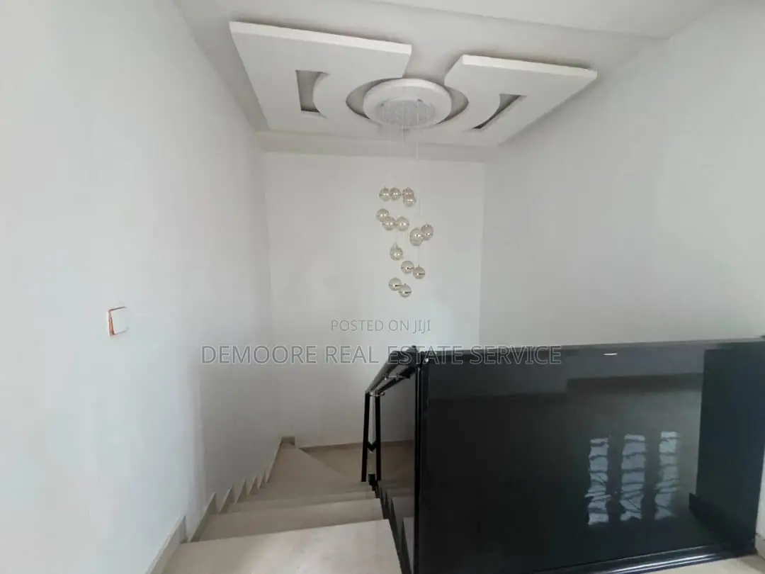 5bdrm House in Adeniyi Jones for sale in Adeniyi Jones