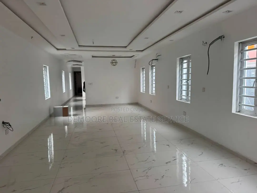 5bdrm House in Adeniyi Jones for sale in Adeniyi Jones