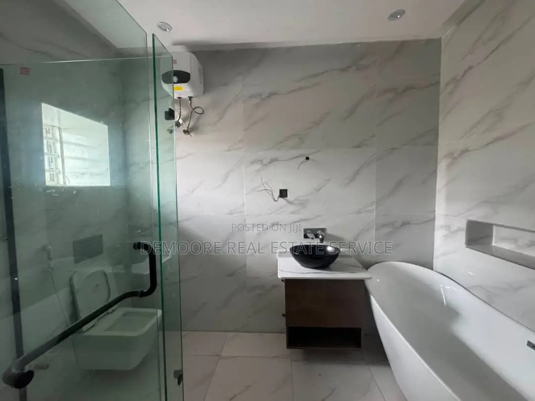5bdrm House in Adeniyi Jones for sale in Adeniyi Jones