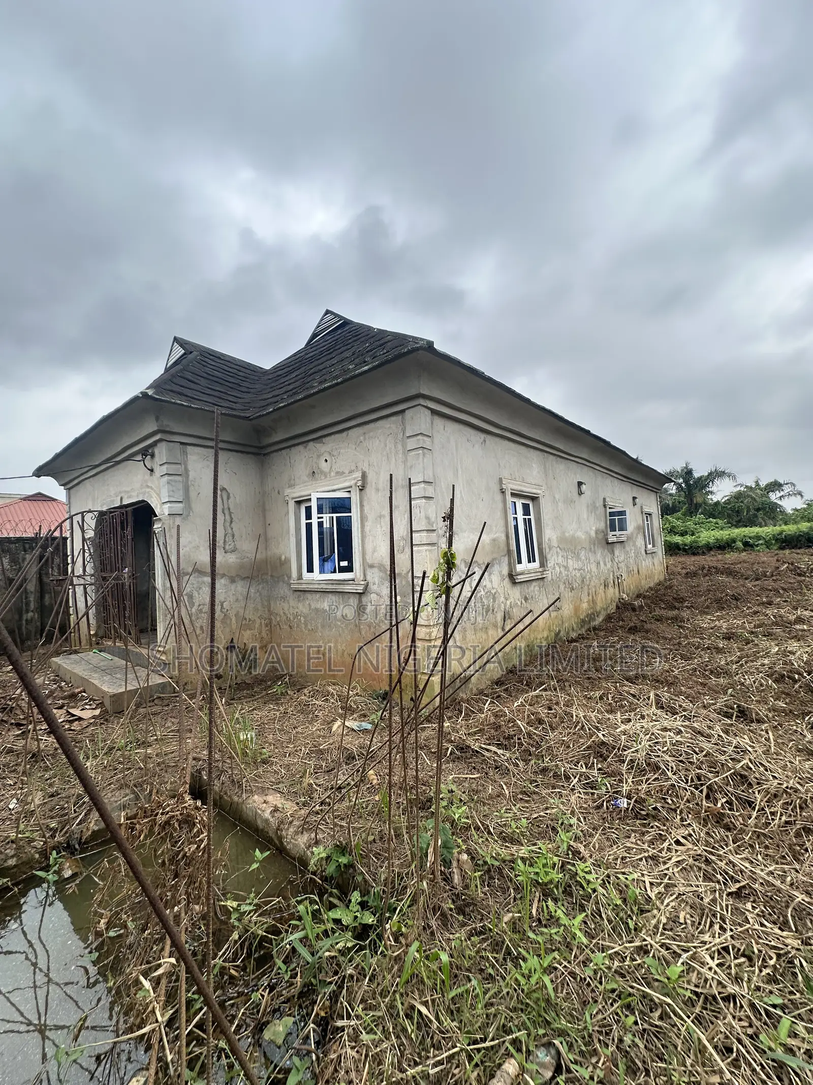 Furnished 3bdrm Bungalow in Apex Alagbado Lagos for sale in Alagbado