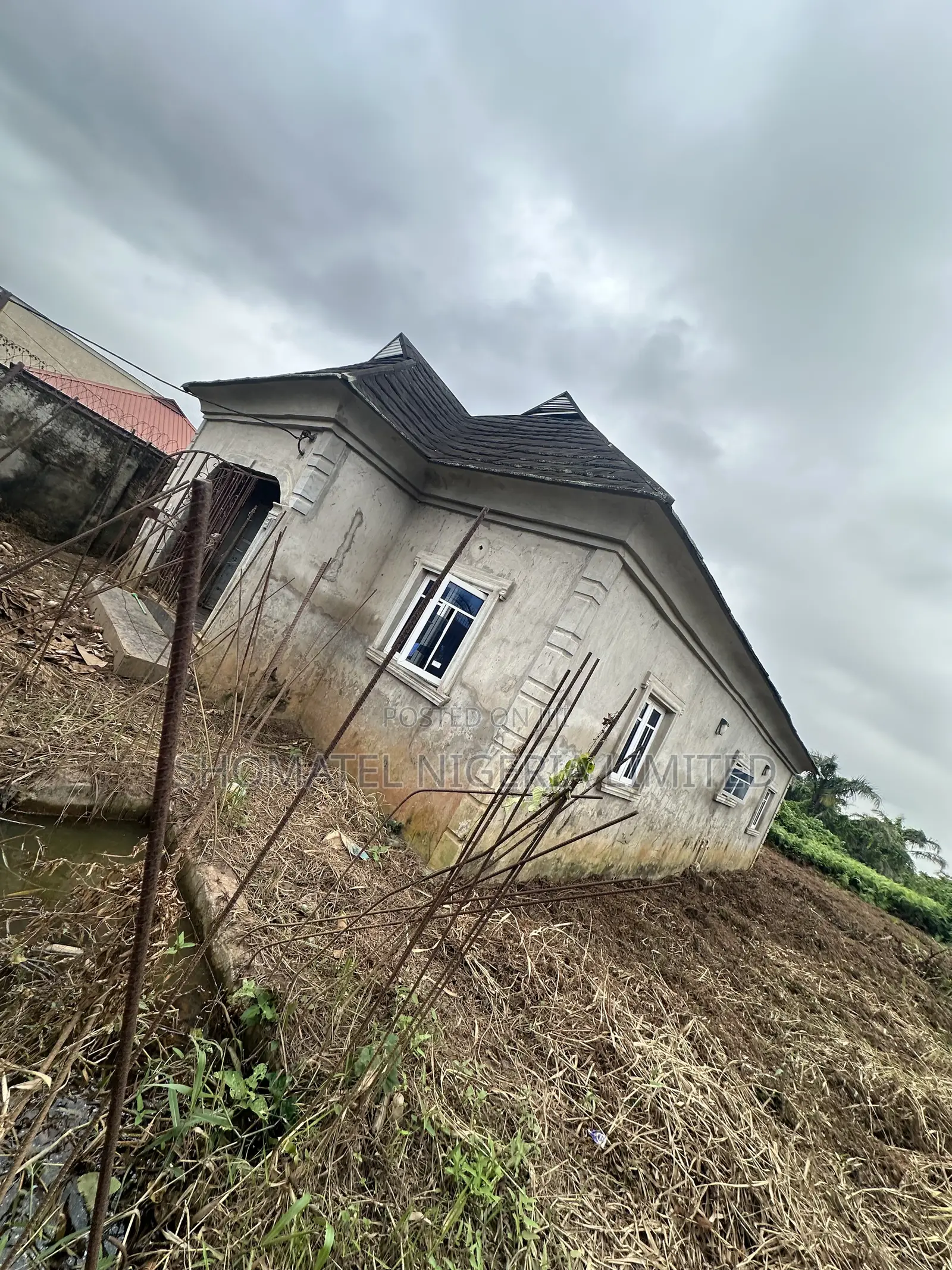 Furnished 3bdrm Bungalow in Apex Alagbado Lagos for sale in Alagbado