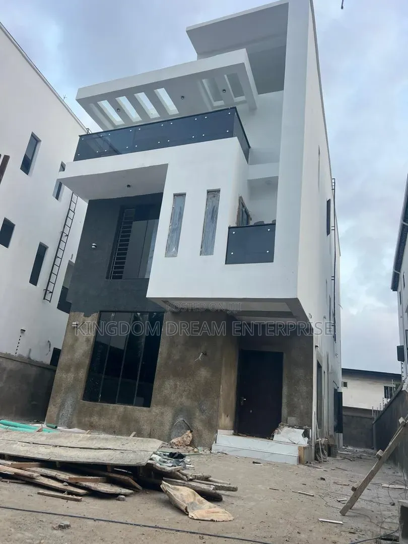 5bdrm Duplex in Adeniyi Jones Ikeja for sale in Adeniyi Jones