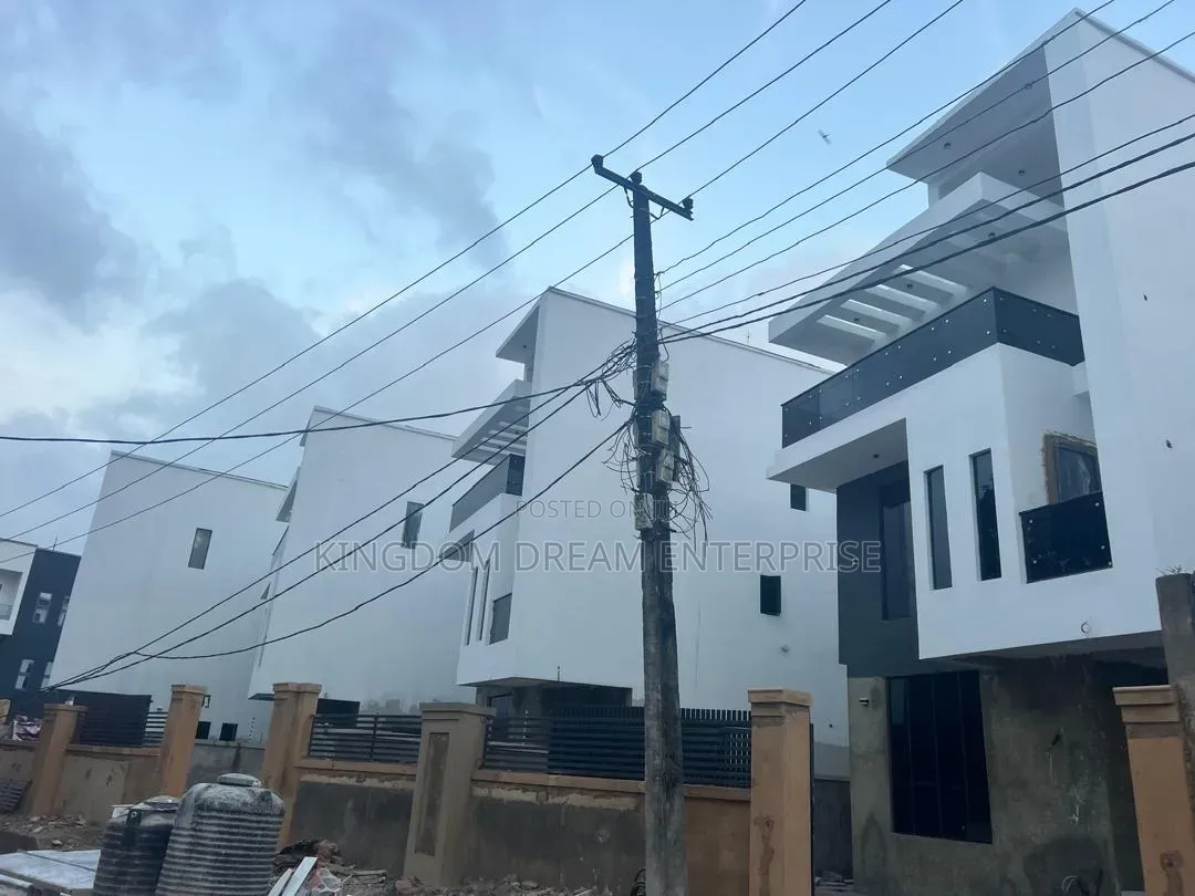 5bdrm Duplex in Adeniyi Jones Ikeja for sale in Adeniyi Jones