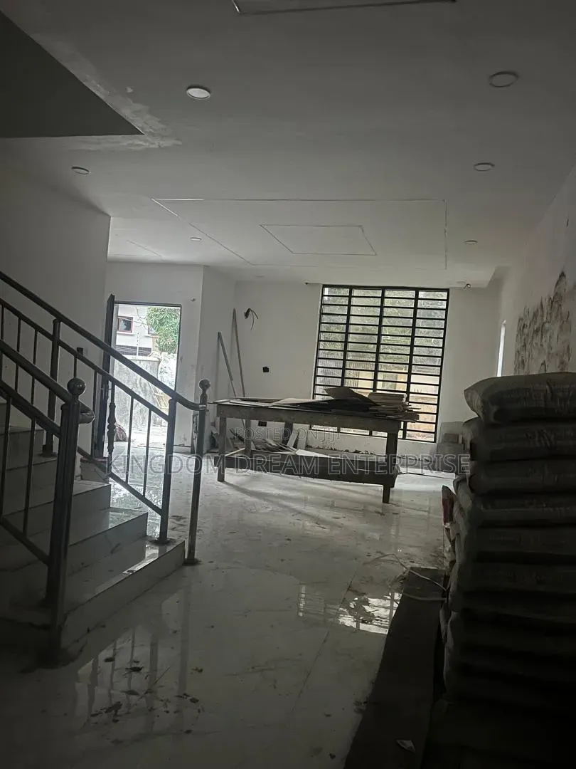 5bdrm Duplex in Adeniyi Jones Ikeja for sale in Adeniyi Jones