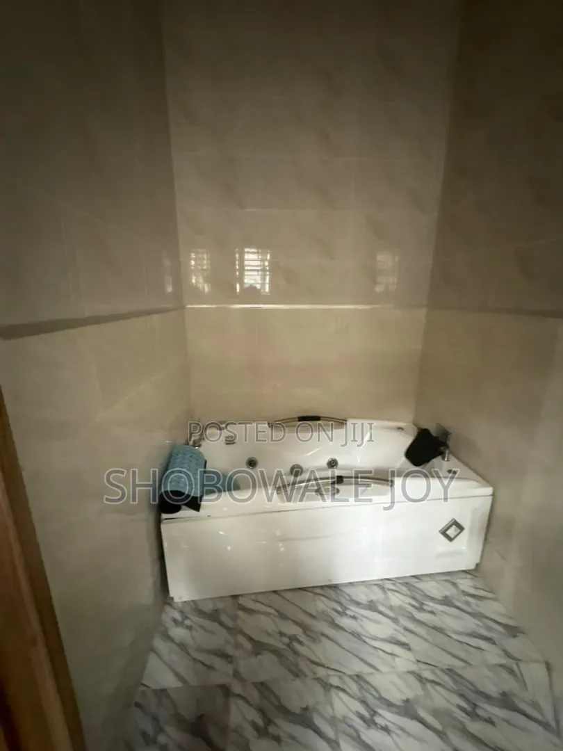1bdrm Shared Apartment in Ikota Villa,Lekki for rent in Ikota