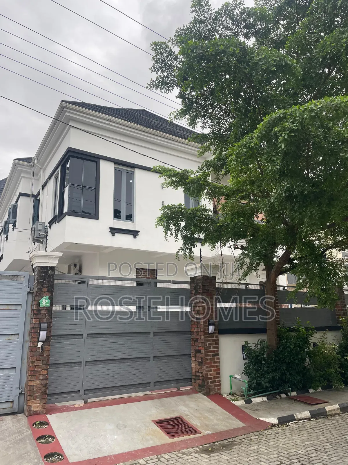 5bdrm Duplex in Chevron for rent in Chevron