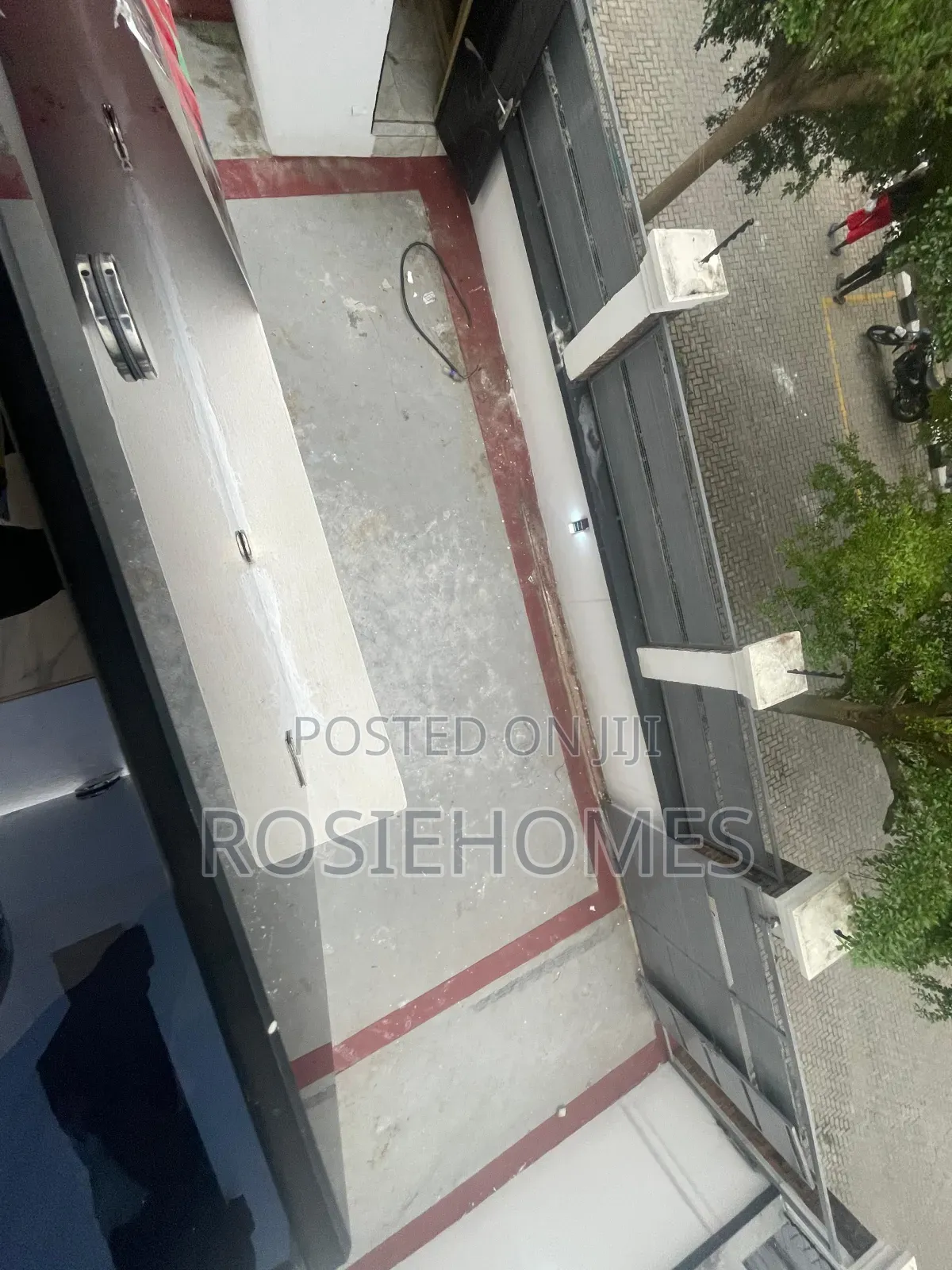 5bdrm Duplex in Chevron for rent in Chevron