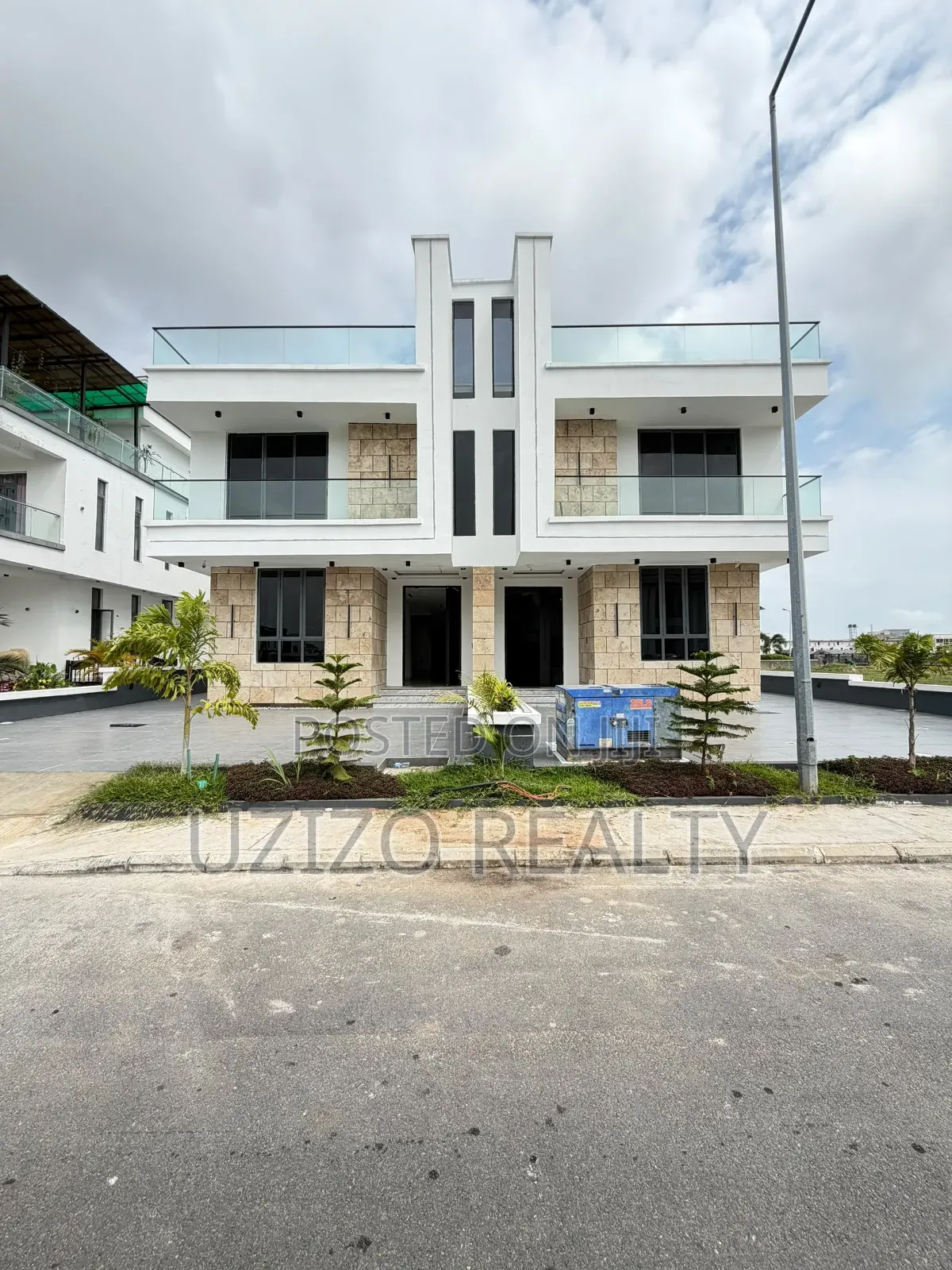 5bdrm Duplex in Ikate for sale in Ikate