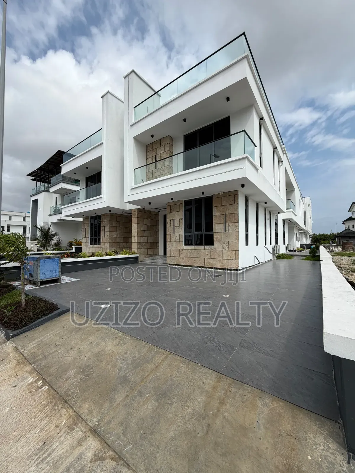 5bdrm Duplex in Ikate for sale in Ikate