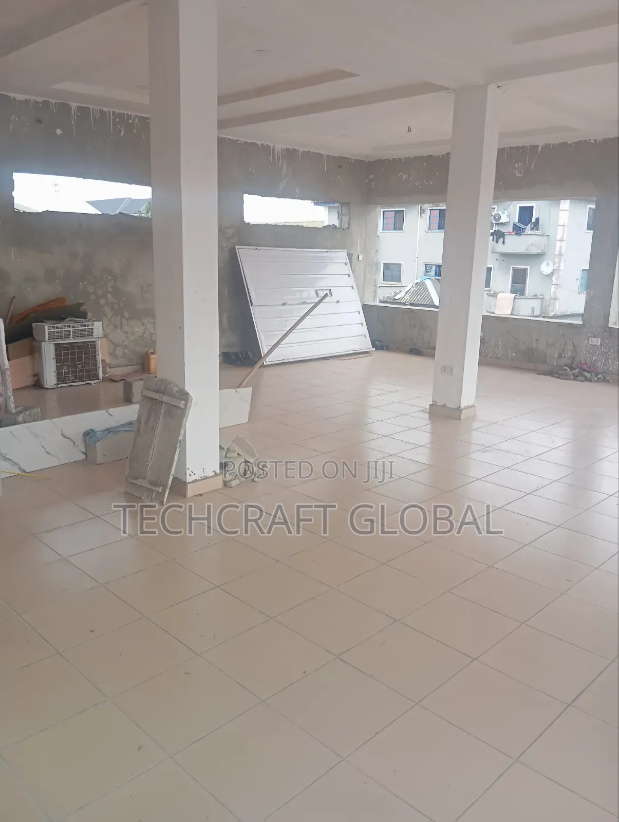 Very Massive Over 80sqm Shop to Let Directly Facing the Express in Sangotedo