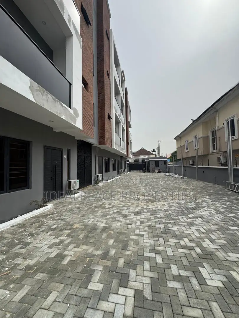 3bdrm Maisonette in Lekki Phase 1 for sale in Lekki Phase 1