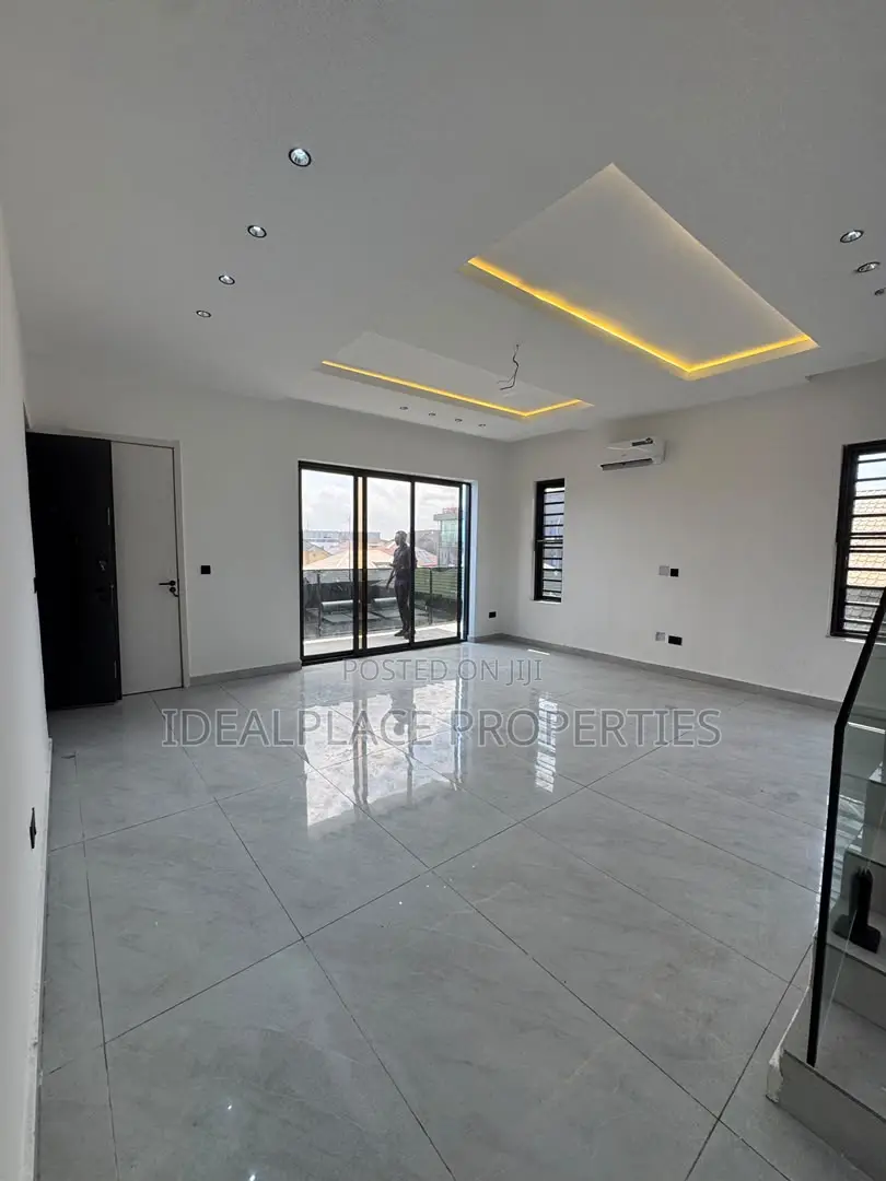 3bdrm Maisonette in Lekki Phase 1 for sale in Lekki Phase 1
