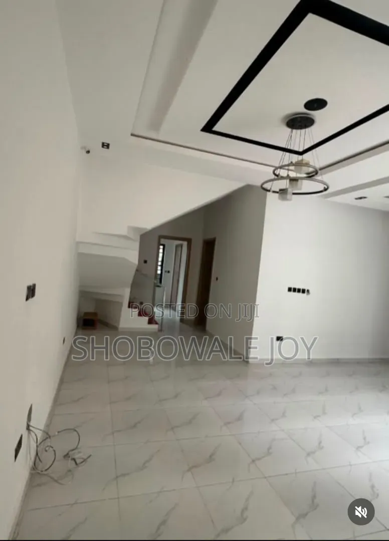 4bdrm Duplex in Ikota for rent in Ikota