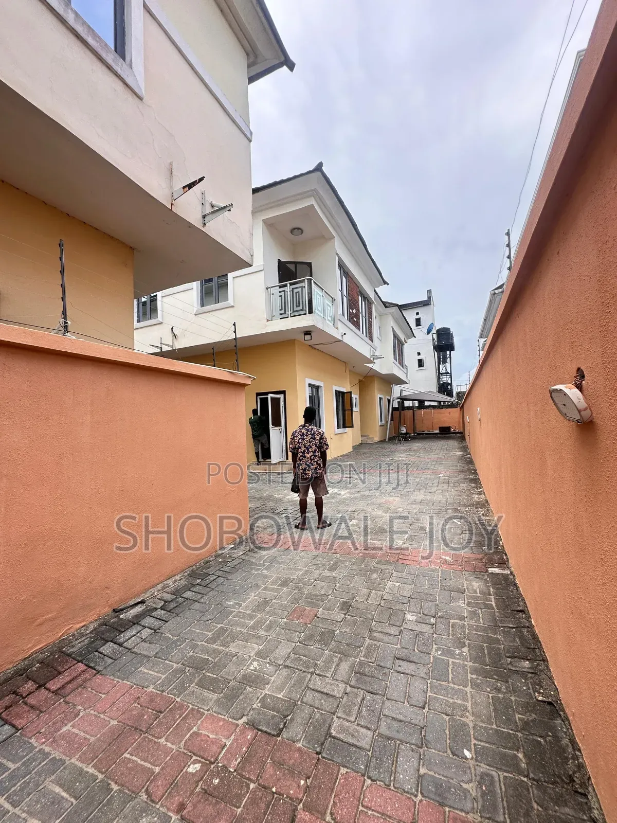 4bdrm Duplex in Agungi for rent in Agungi