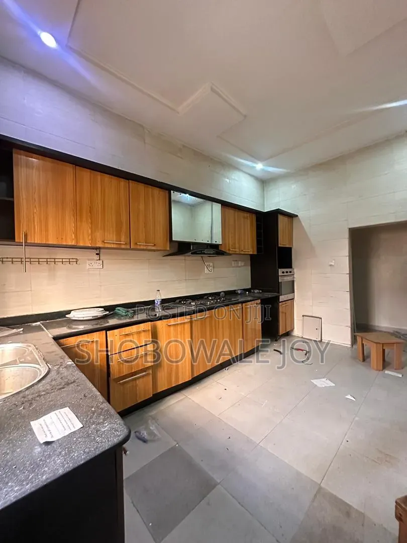 4bdrm Duplex in Agungi for rent in Agungi