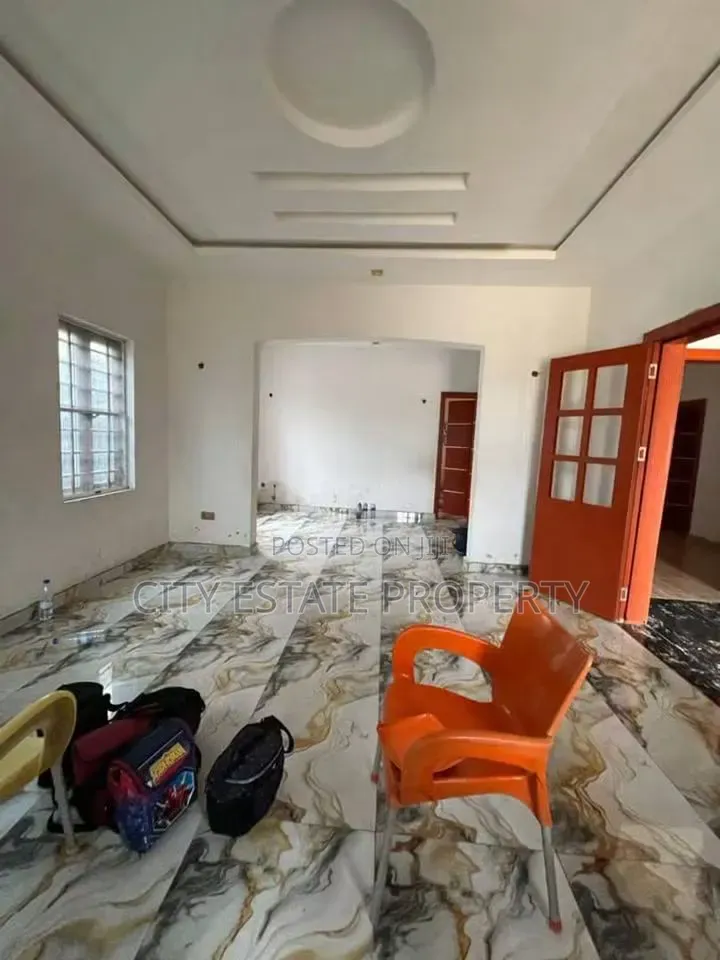 6bdrm Bungalow in Apu Road, Obio-Akpor for sale in Obio-Akpor
