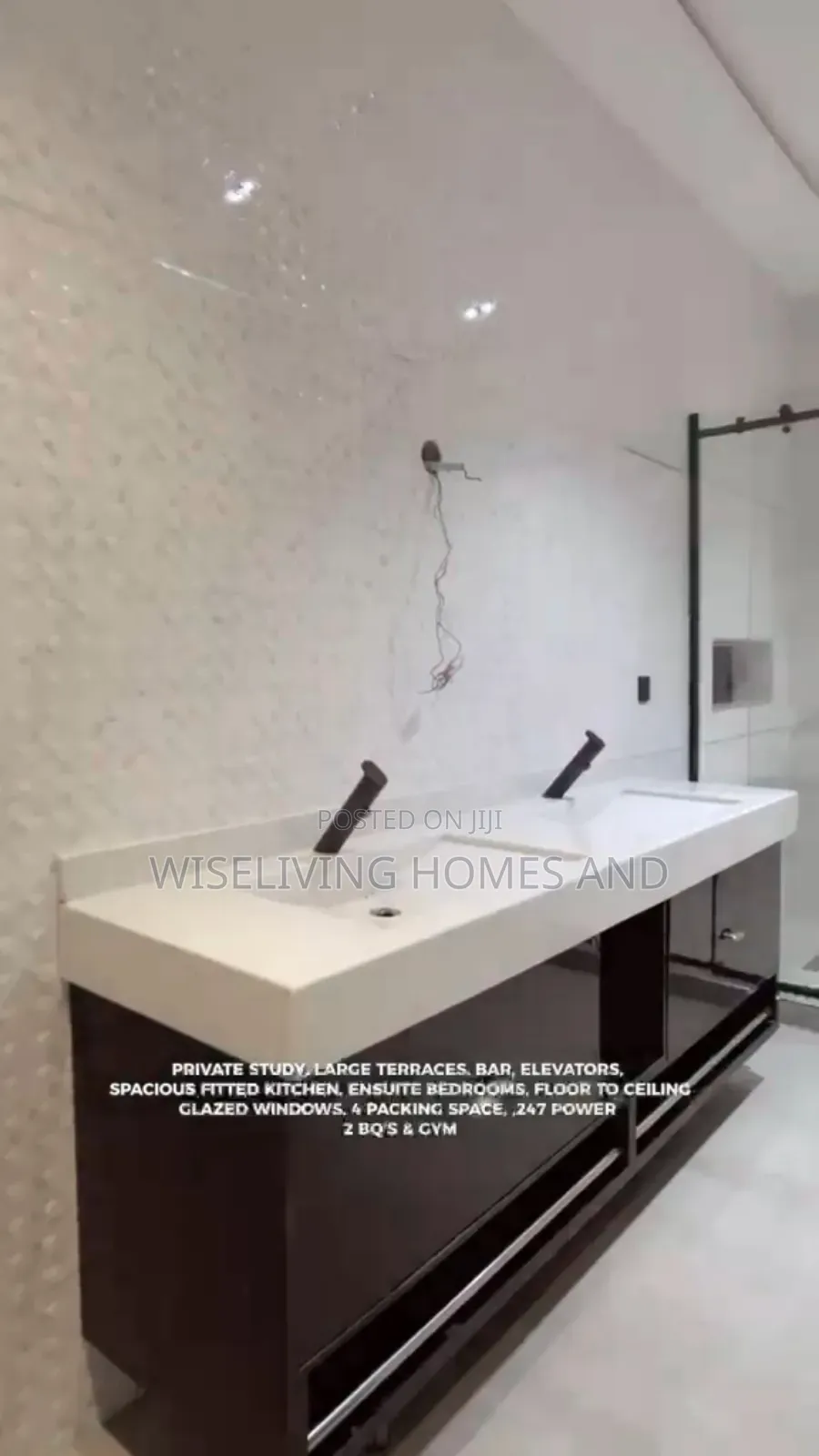 5bdrm Maisonette in Queens Drive, Old for sale in Old Ikoyi