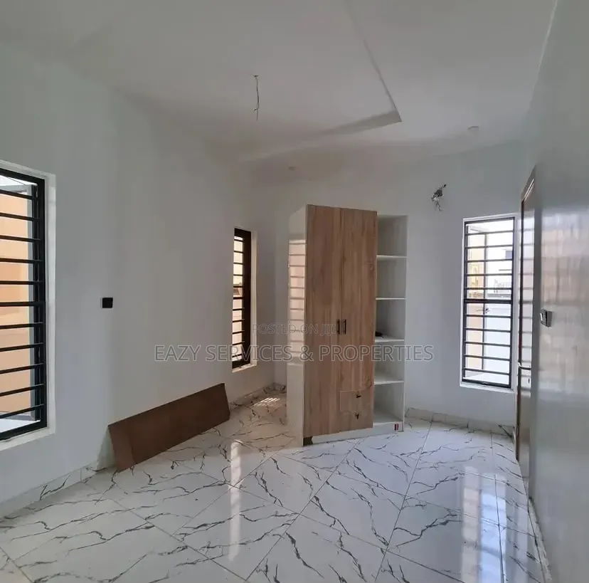 2bdrm Apartment in Gated And Secured, Chevron for rent in Chevron