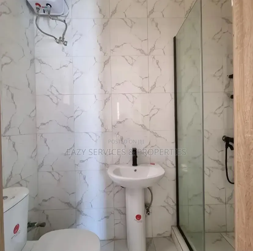 2bdrm Apartment in Gated And Secured, Chevron for rent in Chevron