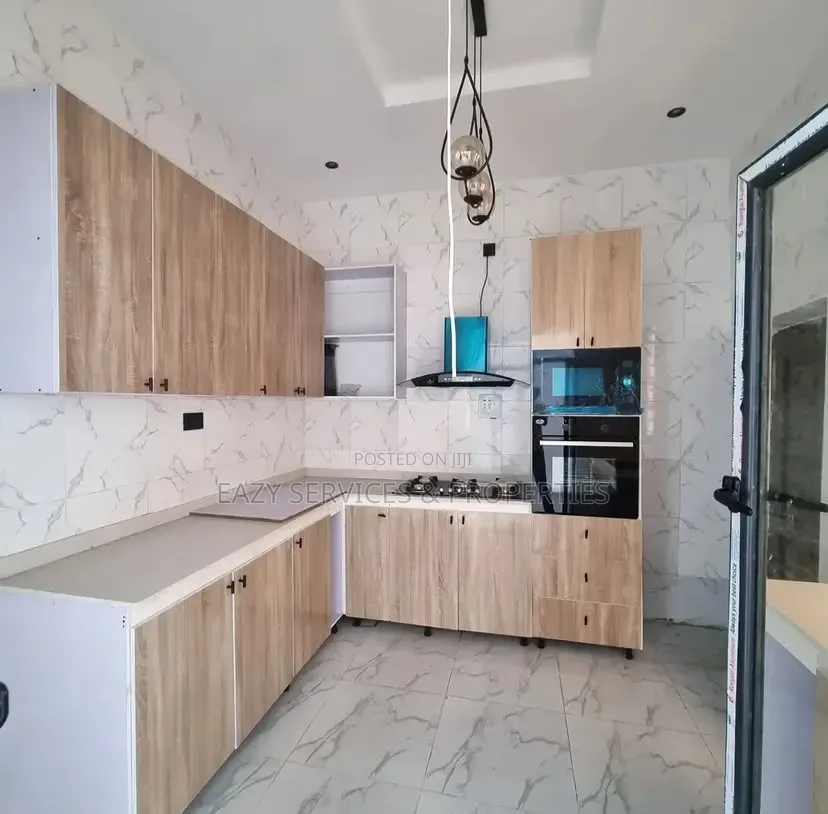 2bdrm Apartment in Gated And Secured, Chevron for rent in Chevron