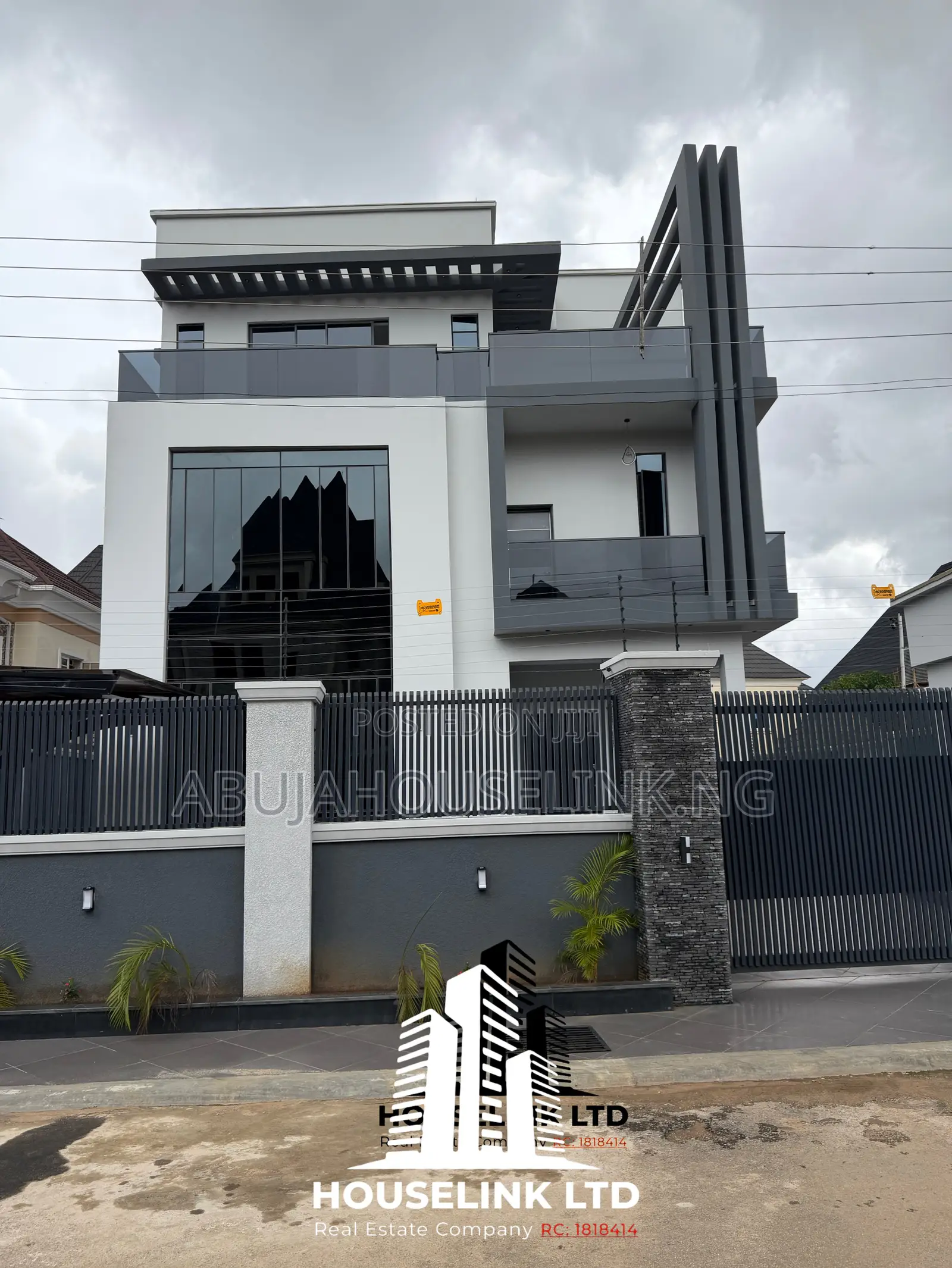 5bdrm Duplex in Apo Resettlement for sale in Apo Resettlement