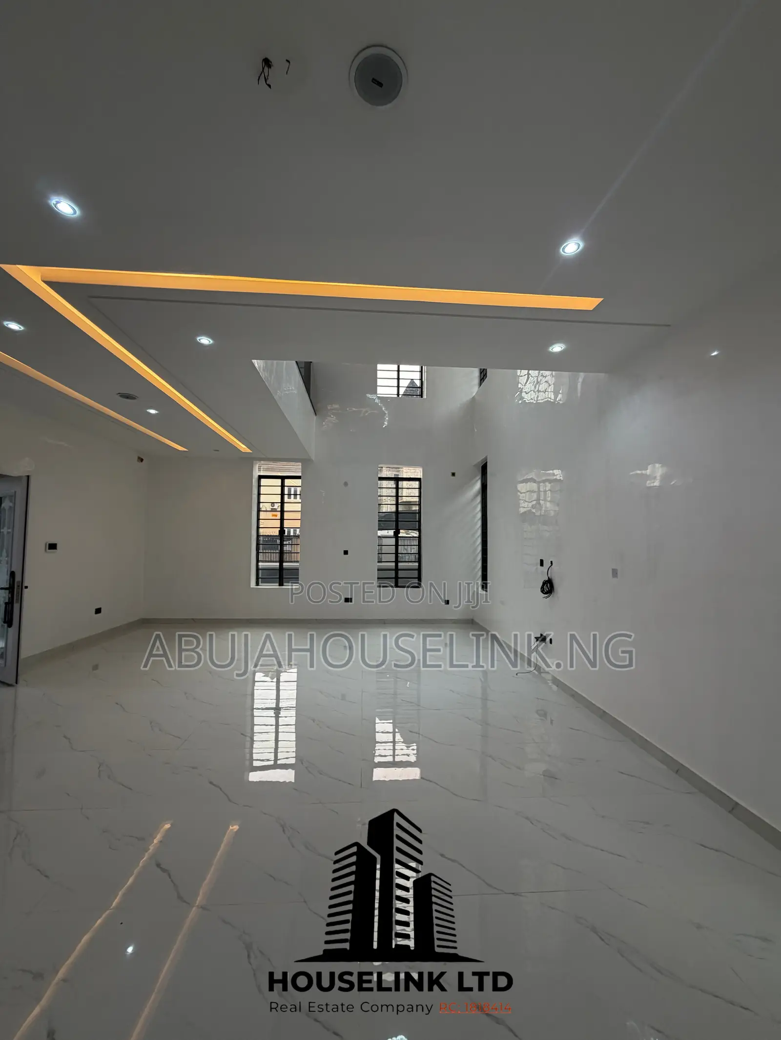 5bdrm Duplex in Apo Resettlement for sale in Apo Resettlement