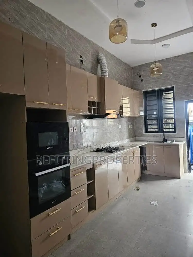4bdrm Duplex in Lekki for sale in Lekki